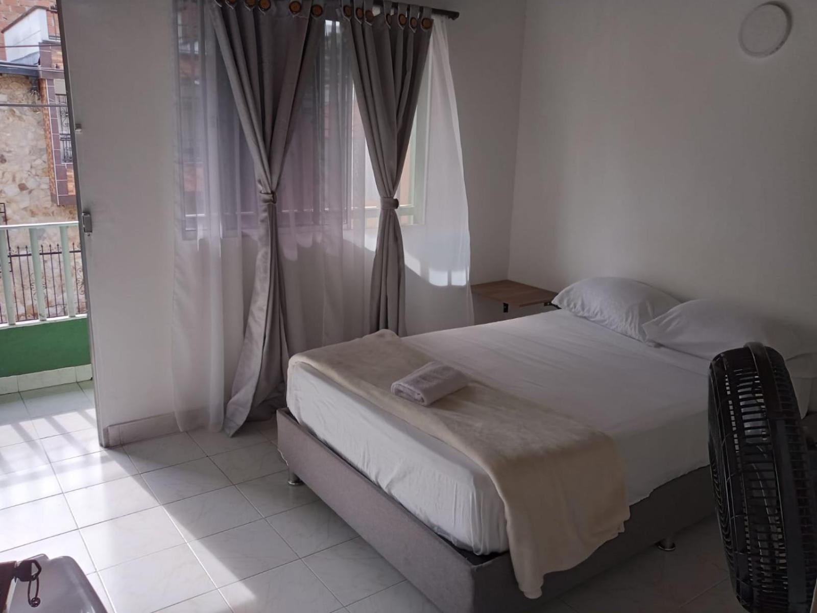Road Living Home Medellin Ngoại thất bức ảnh